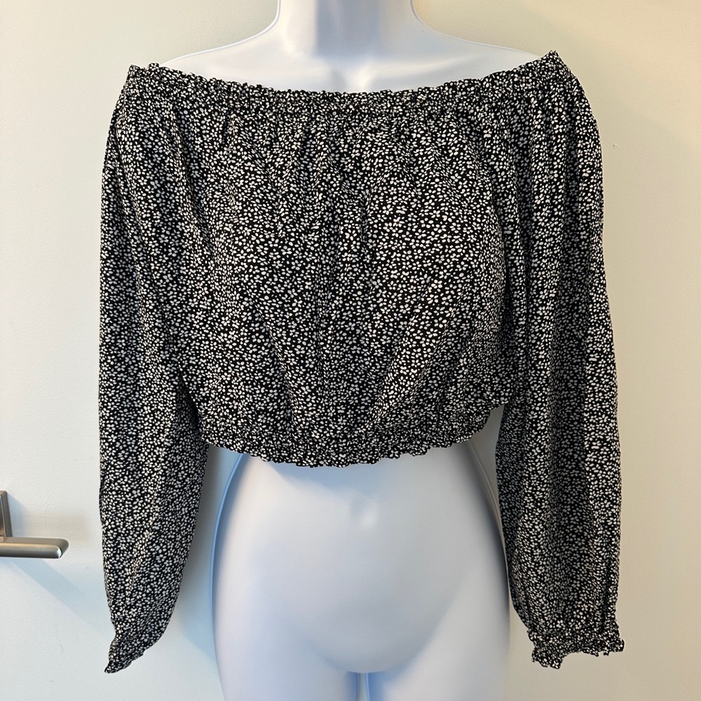 H&M Black and White Off-Shoulder Blouse